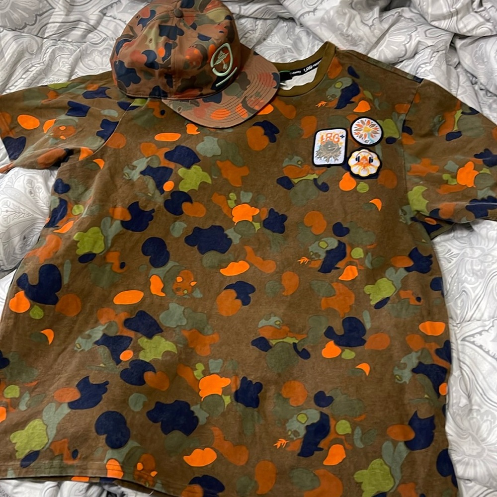 LRG Men’s tshirt and snapback cap